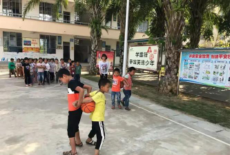 思茅港镇中心小学户外活动场地
