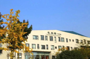 成都双流棠中外语实验学校户外活动场地
