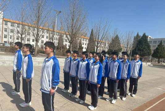 临洮县红旗初级中学户外活动场地