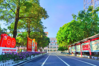 南宁市江南区高级中学户外活动场地