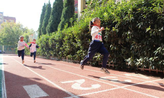 青岛东胜路小学户外活动场地