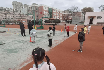 青岛四流中路第三小学户外活动场地