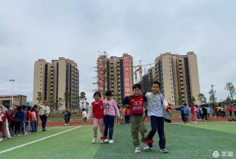 阳春市八甲镇中心小学户外活动场地
