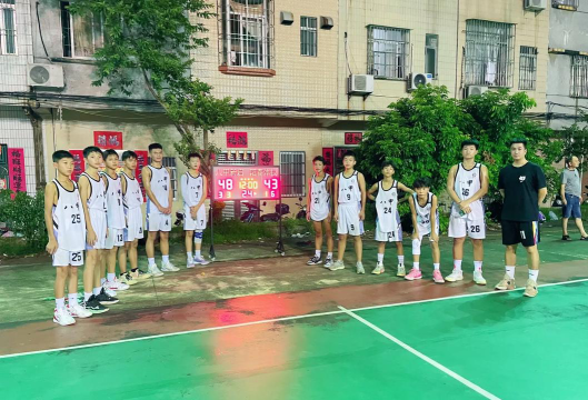 阳春市八甲镇中心小学清湖分校户外活动场地