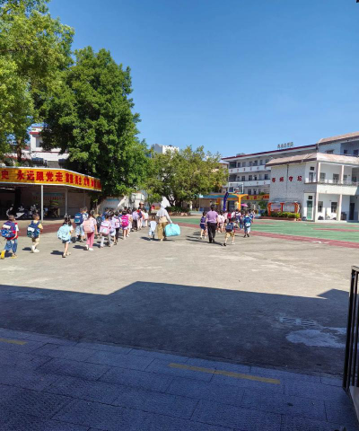 阳春市春湾镇前进小学大垌分校户外活动场地