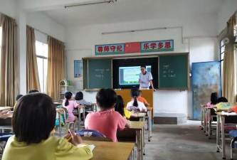阳春市陂面镇中心小学上河分校户外活动场地
