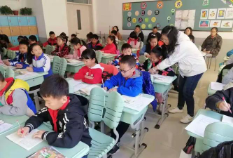 即墨市龙山办事处中心小学户外活动场地