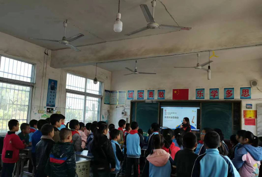 余姚市临山镇初级中学户外活动场地