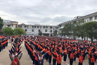 龙源坝中心小学户外活动场地