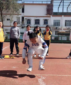 南宁市育才双语实验学校户外活动场地