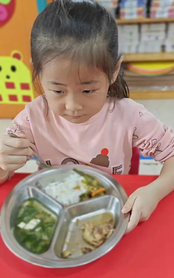 宝贝仔幼儿园户外活动场地