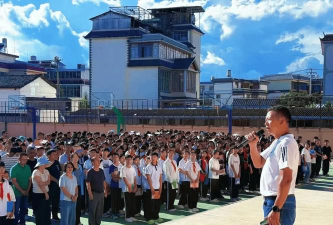 保山市腾冲县民族完全中学户外活动场地