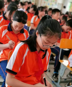 东山区龙石小学户外活动场地