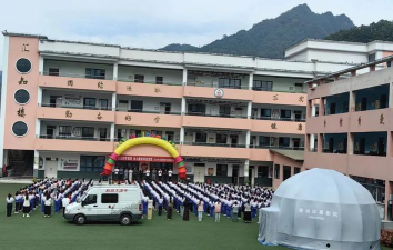 甘肃省康县岸门口中学户外活动场地