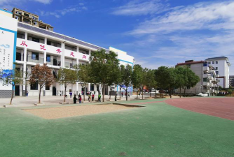 曲溪镇港美中心小学户外活动场地