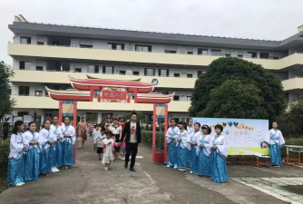 甘霖镇博济中学户外活动场地