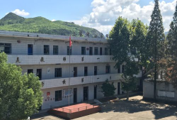 上饶县上泸中心小学户外活动场地