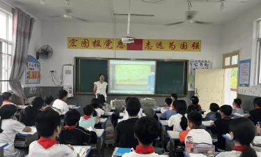 江西上饶铅山第二中心小学户外活动场地