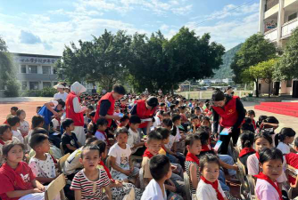 微山县西平乡中心小学户外活动场地