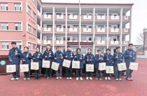 金清三中户外活动场地