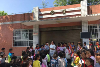 高州市石板镇中心幼儿园户外活动场地