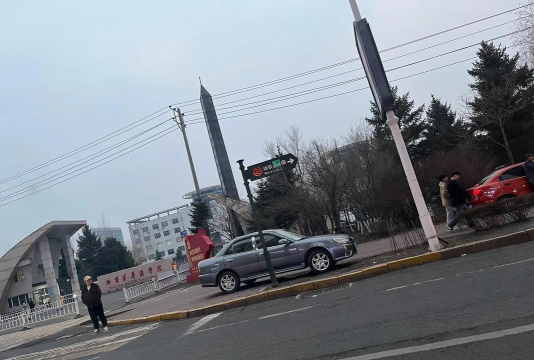 哈尔滨华德学院户外活动场地