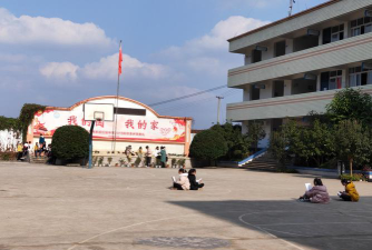 石屏县宝秀镇前所小学户外活动场地