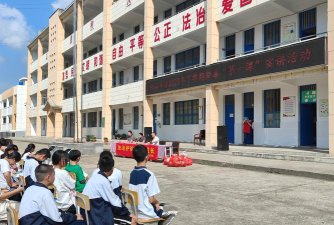 东山镇长教小学户外活动场地