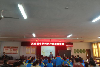 岚山区巨峰中心小学户外活动场地