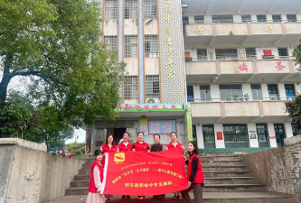 苍溪县白鹤乡小学校户外活动场地