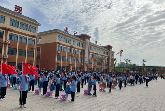 莱钢万和小学户外活动场地