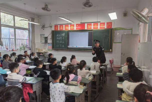 高坪区永安镇中心小学户外活动场地