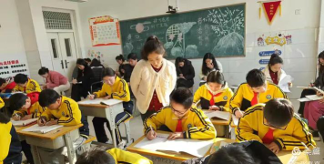 严务乡中心小学户外活动场地