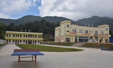 大栗树大腻科村中心学校户外活动场地