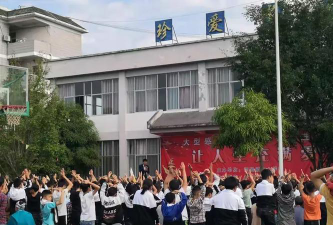 剥隘中心学校户外活动场地