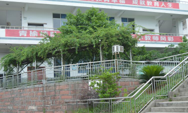 金堂县平桥乡中心校户外活动场地