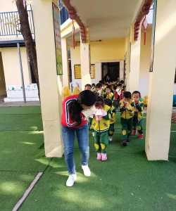 昆明市官渡区金孔雀幼儿园户外活动场地