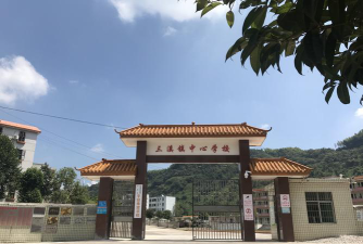 三台县新德镇中心小学校户外活动场地