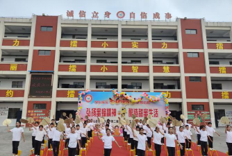 擂鼓镇麻柳小学户外活动场地