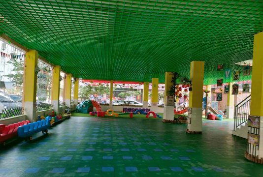 吴川市梅录街道阳光幼儿园户外活动场地