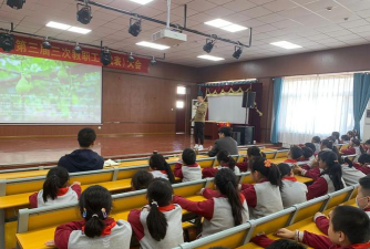 济南市历城区工业路第二小学户外活动场地