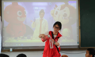 弥渡县红岩镇史近完全小学户外活动场地