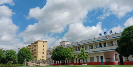 南宁市良庆区大塘镇中心学校户外活动场地