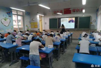 威远县严陵镇河东街小学校户外活动场地