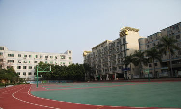 深圳市福永下十围小学户外活动场地