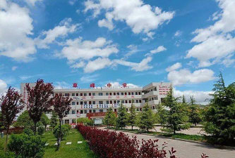 平凉市崆峒区草峰中学户外活动场地