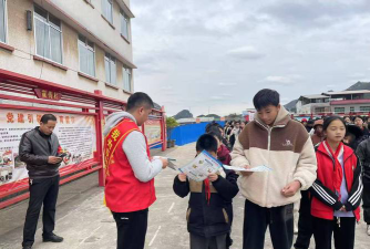 柳城县六塘镇中心小学户外活动场地