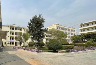 盘龙乡四年制综合学校户外活动场地