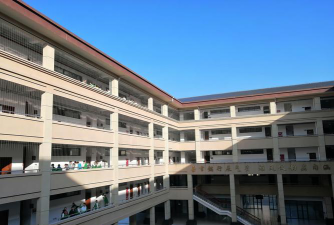 九华山第一中心学校户外活动场地