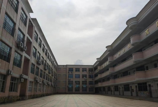 江西省西山国际学校户外活动场地